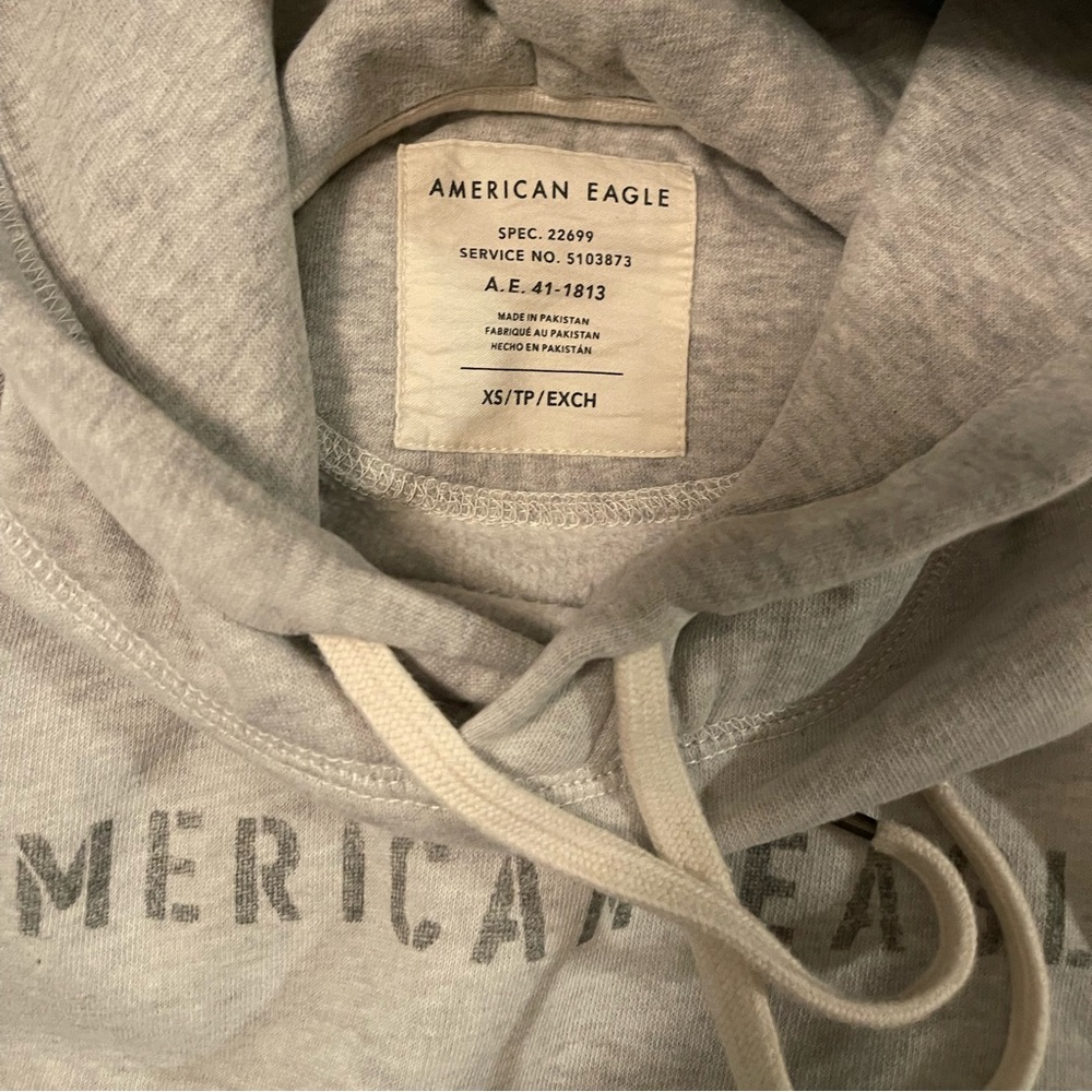 American Eagle hoodie, light weight, size xs. This is the design of the hoodie.